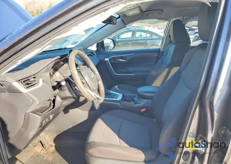 2021 Toyota Rav4 Xle z USA, uszkodzony, nr VIN 2T3P1RFV0MC159624